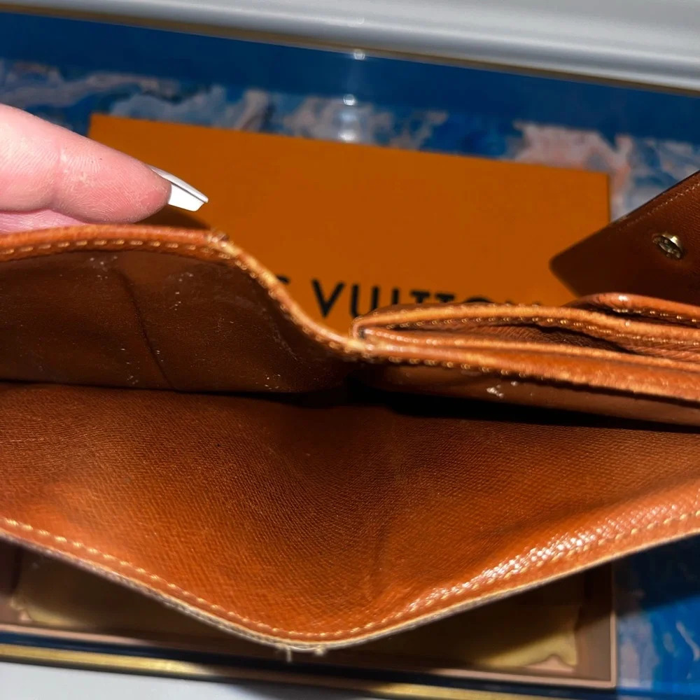 🍀 Louis Vuitton monogram larger size wallet - good condition! Authentic. - Picture 15 of 16